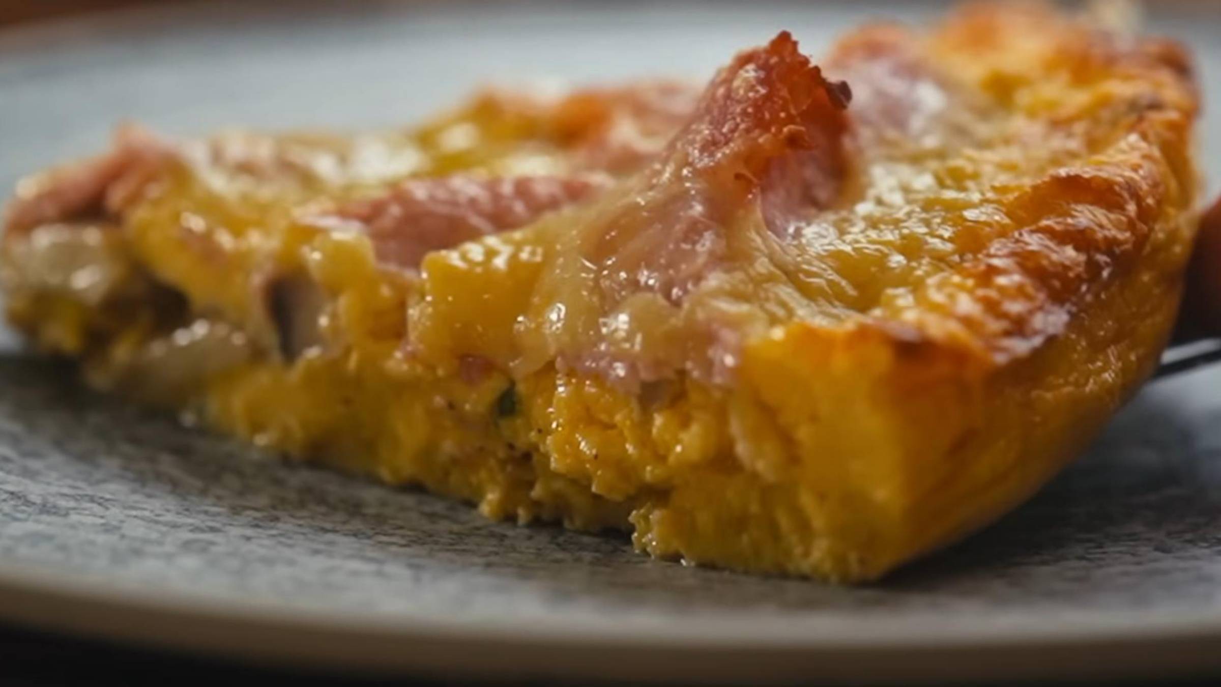 Вкуснейший омлет с грибами, сыром и ветчиной