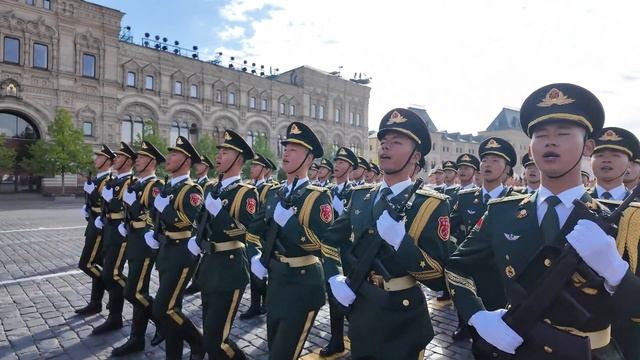Репетиция китайцев к Параду