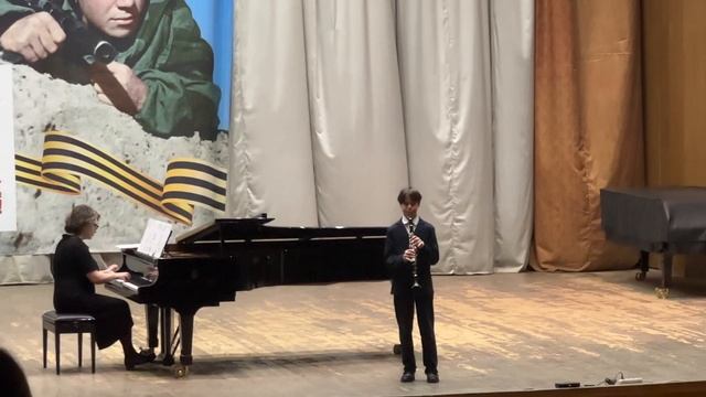 Л.Бетховен Сонатина для кларнета, исполняет Галиев Алишер 11 лет