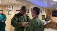 Бойцам группировки «Центр» вручили квалификационные знаки «За штурм»