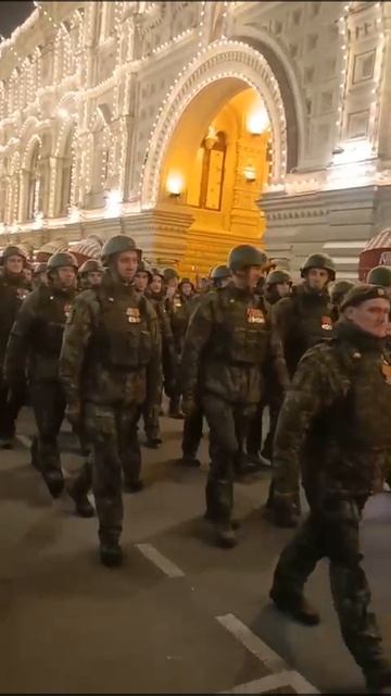 Ребята с фронта СВО приехали в Москву на парад победы