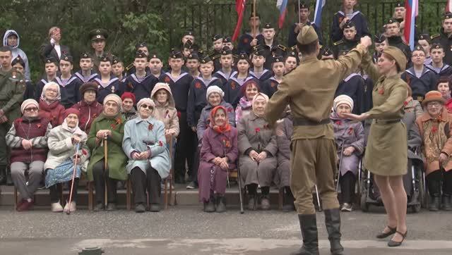 Акция «Парад у дома ветеранов» Казань