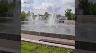 В Липецке наконец то включили фонтаны на Комсомольском пруду.mp4