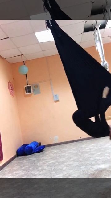 Аэройога/Aerial yoga/Flyyoga/ Стретчинг в гамаке/ Танец в гамак?