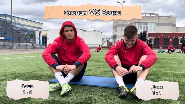 Беседка на траве. Александр Фисюк и Дмитрий Лесняк дел