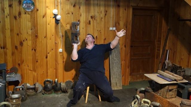 ONE HAND PRESS 2X20KG STACKED BLOCKWEIGHTS SEATED ЖИМ ВЕСОВЫХ ГИРЬ 2Х20КГ ГИРЯ НА ГИРЕ СИДЯ