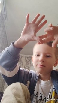 что у Санька есть фотки на даче
