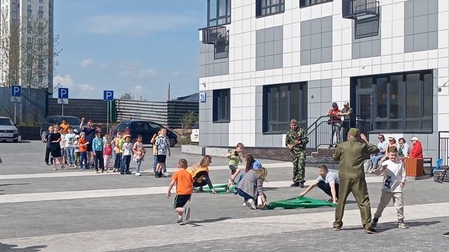 VID_20250508_153059Новосибирск. Мероприятия во дворах на праздники