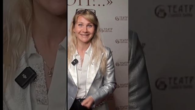 Попадает в идеальный мир Люди живут в гармонии с собой