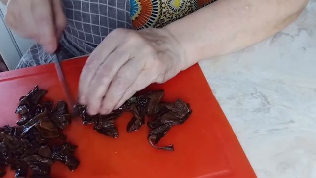 Замечательный соус к любому гарниру.Мясо мягчайшее мо