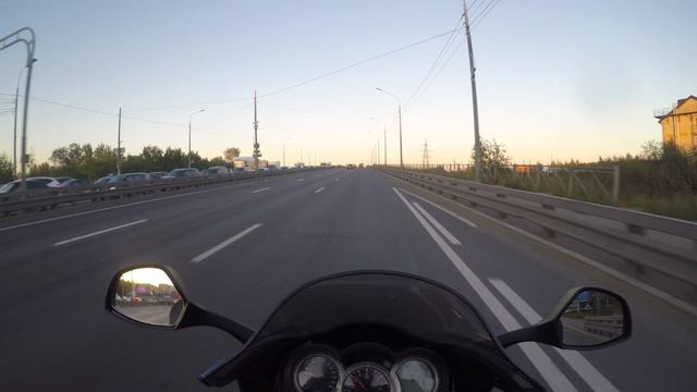 Вечерняя прогулка на Triumph Sprint ST 1050 по Санкт Петербургу