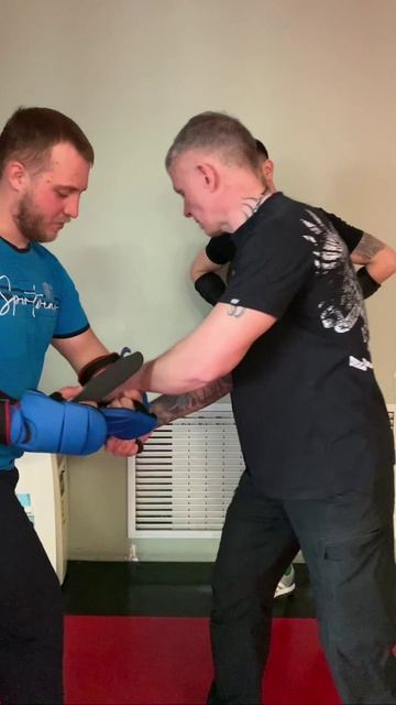 🔪Постановка блока от удара ножом снизу.