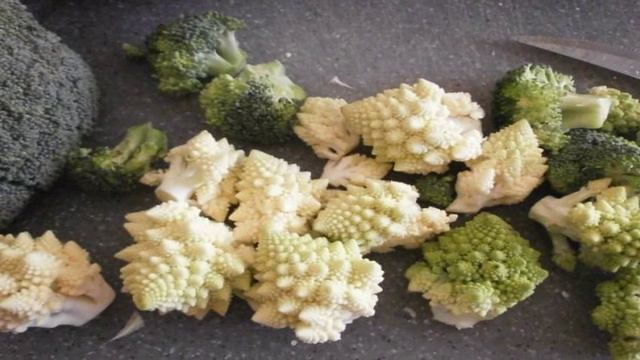 Цветной салат из цветной капусты и тунца