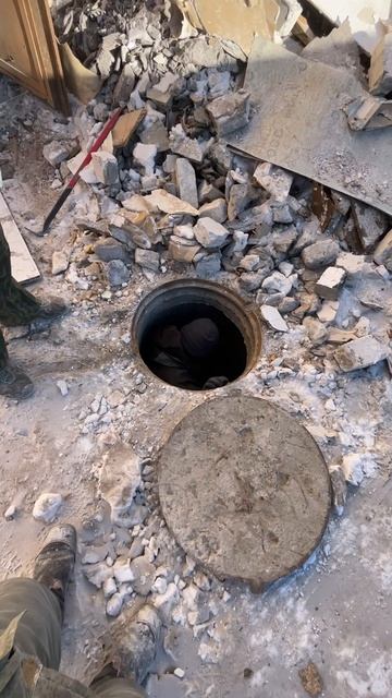 полез в колодец закрыть задвижку