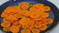 Суп из замороженного щавеля с яйцами и сметаной