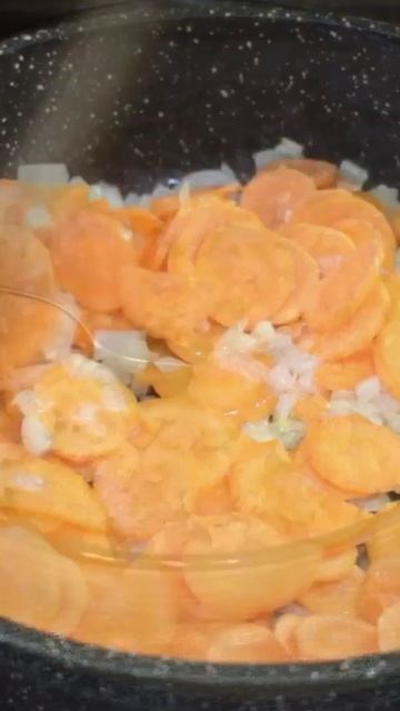 Такой супчик я часто готовлю своим родным по выходным дням, уже очень он вкусный получается.