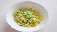 Салат из свежих огурцов с копченой колбасой