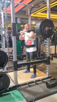 Присед 200 кг с остановкой в глубоком седе💪💪💪