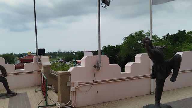 Территория храма.