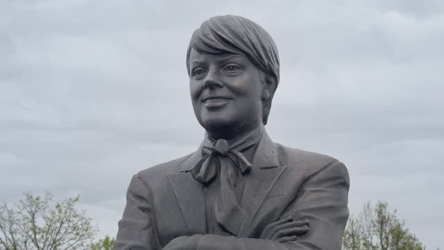 ОН НЕ СМОГ ПОБОРОТЬ РАК … ДВА ГОДА НАЗАД УМЕР МОДЕЛЬЕР ВАЛЕНТИН ЮДАШКИН | МОГИЛА МАЭСТРО 2 МАЯ 2025