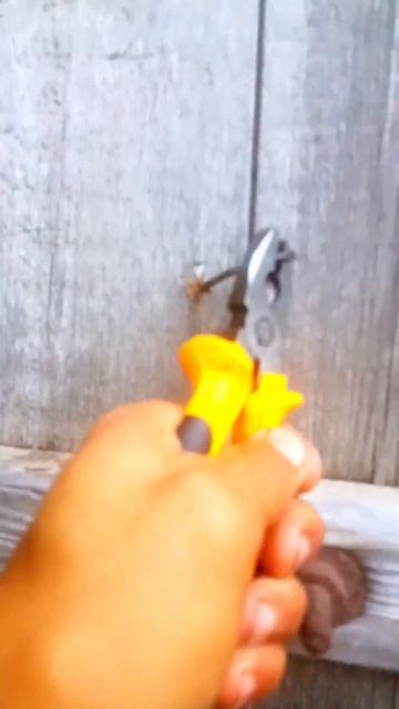 How to hammer nails correctly / Как правильно забивать гвозди #lifehack #