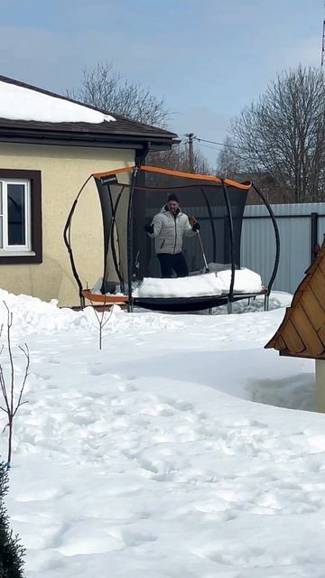 Немного про батут🙂#хорошовдеревнежить #ромавика
