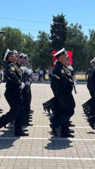 По площади прошли участники СВО, морские пехотинцы 177-го отдельного гвардейского полка морской пехо