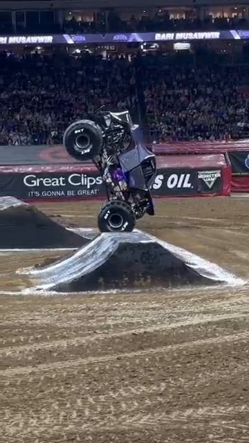 Black Panther Moonwalk!!! #motorsport #monstertrucks #monstertruck #monsterjam #marvel #shorts