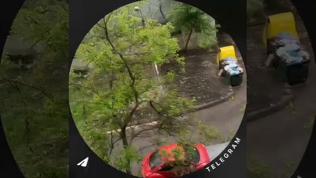 Мужики несмотря на дождь шашлычки делают

Наших людей не напугать 💪🏻