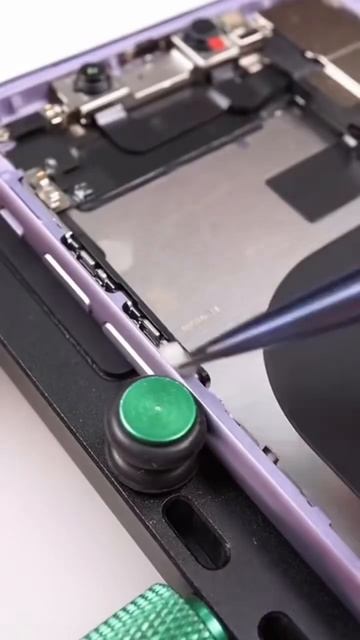 Замена аккумулятора на iPhone 11 без ошибки