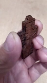На перстный христианский крест из дерева. Береза, варе