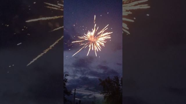 Салют в день победы.