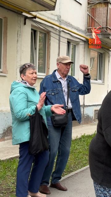 Песни Победы под окнами ветеранов