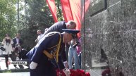 Абдулмуслим Абдулмуслимов возложил цветы к памятнику Воина-освободителю у Вечного Огня