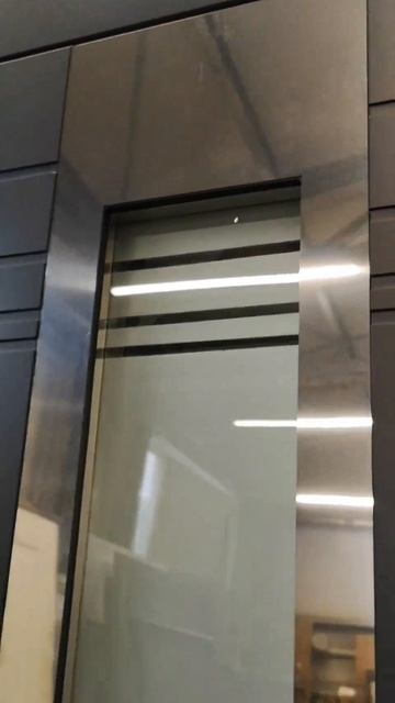 Ищите утеплённую входная дверь со стеклопакетом в стиле хай тек, цвет графит (ral 7024)? закажите