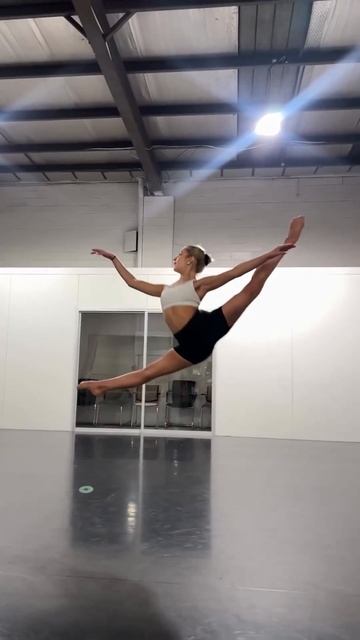 Клип @dancee_biz