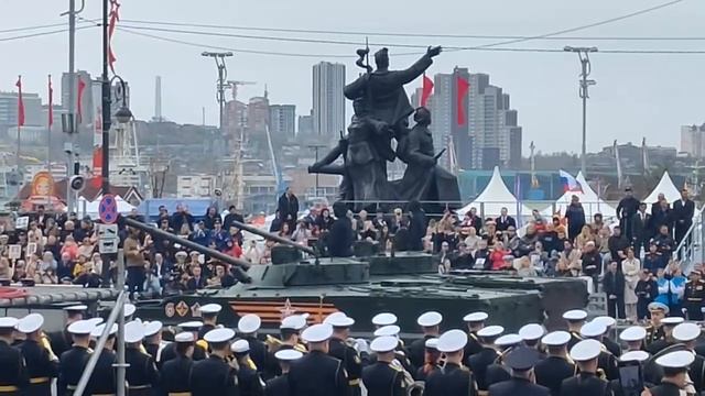 Во Владивостоке прошел парад Победы