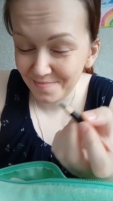 У каждой в косметичке есть такое чудо. И выкинуть жалк?