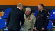 Владимир Путин тепло пообщался с гостями парада - ветеранами Великой Отечественной