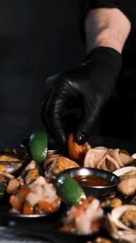 Вдохновение из глубин моря! 🌊 Пробуйте наше антипасти из морепродуктов, приготовленное в хоспере!