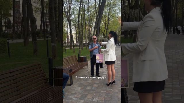 Мы собрали чемодан подарочков и идем их дарить
