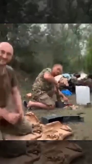 Граната и украинец ,мартышка и очки .