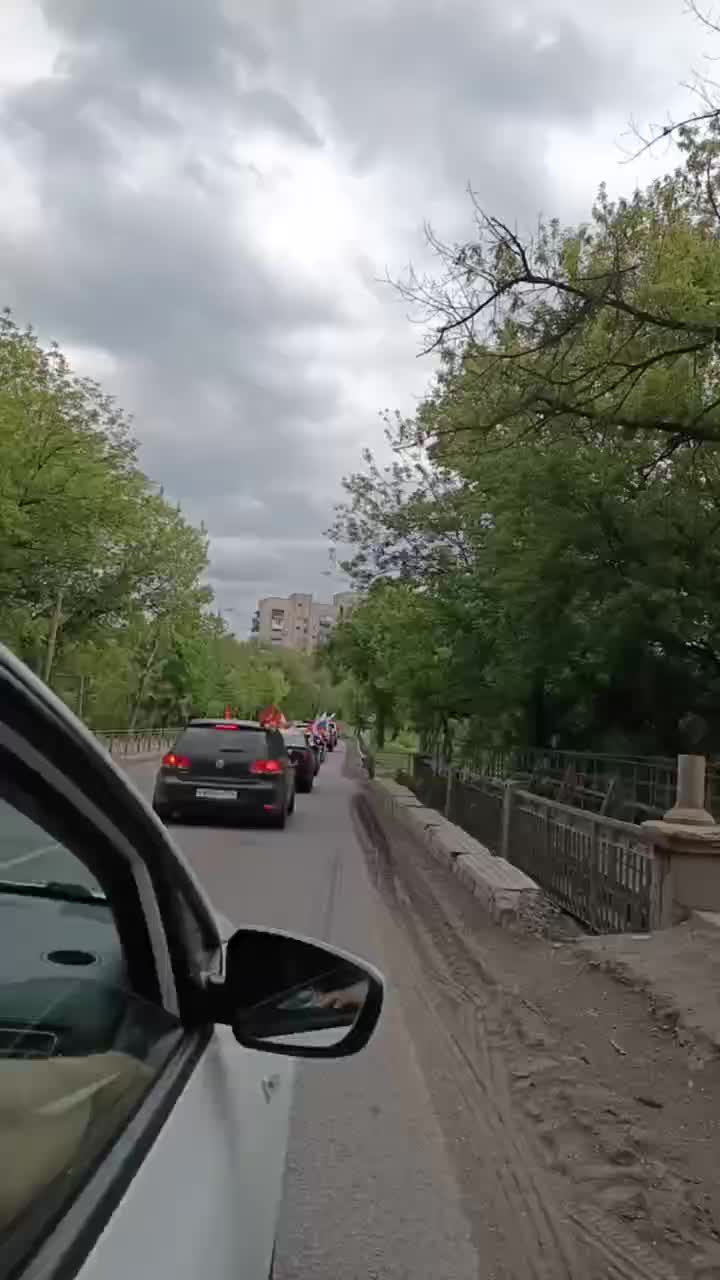 В Горловке сегодня прошла праздничная акция: жители устроили автопробег до Саур-Могилы