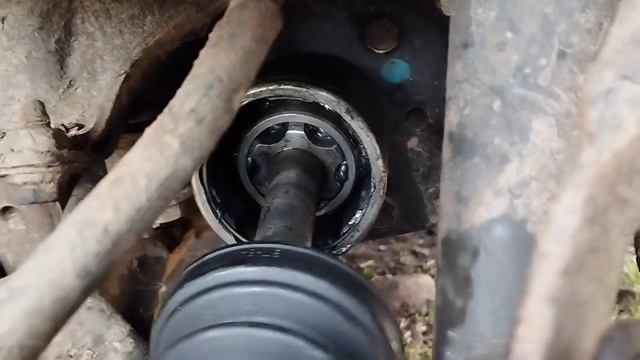 Розлетілась граната Opel Frontera. Заміна ШРУСа