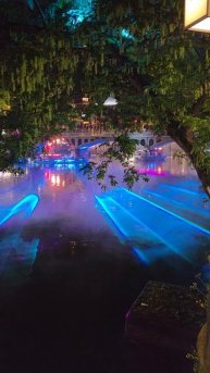 Китай: город Фэнхуан (или Китайская Венеция) в ночное время