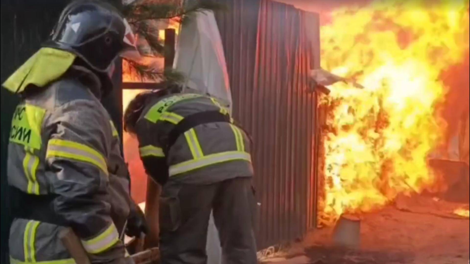 В Забайкальском крае ландшафтный пожар перекинулся на жилые дома