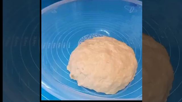Жареные пирожки с куриной печенью и картофелем.
