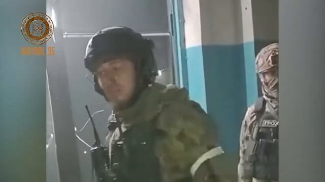 Зачистка Мариуполя.Чеченцы закидывают гранатами оста