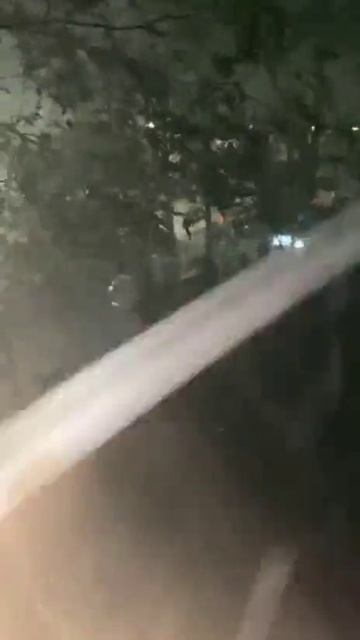 Гроза с градом и шквалом обрушилась на Ростов-на-Дону несколько минут назад.