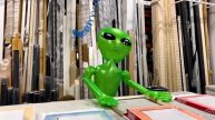 Лайк Настя учится рисованию у известного художника